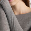 Top ultraleggero in modal e cashmere con scollo a barchetta Top ultraleggero in modal e cashmere con scollo a barchetta