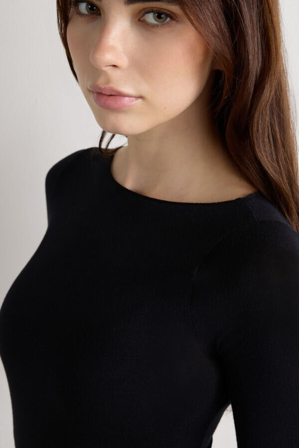 Top ultraleggero in modal e cashmere con scollo a barchetta Top ultraleggero in modal e cashmere con scollo a barchetta