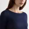Top ultraleggero in modal e cashmere con scollo a barchetta Top ultraleggero in modal e cashmere con scollo a barchetta