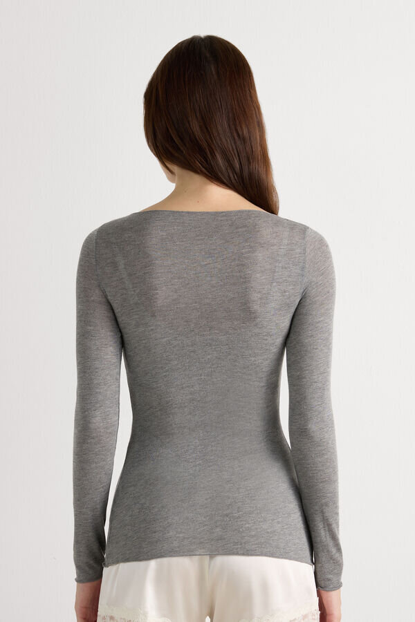 Top ultraleggero in modal e cashmere con scollo a barchetta Top ultraleggero in modal e cashmere con scollo a barchetta