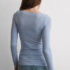 Top ultraleggero in modal e cashmere con scollo a barchetta Top ultraleggero in modal e cashmere con scollo a barchetta