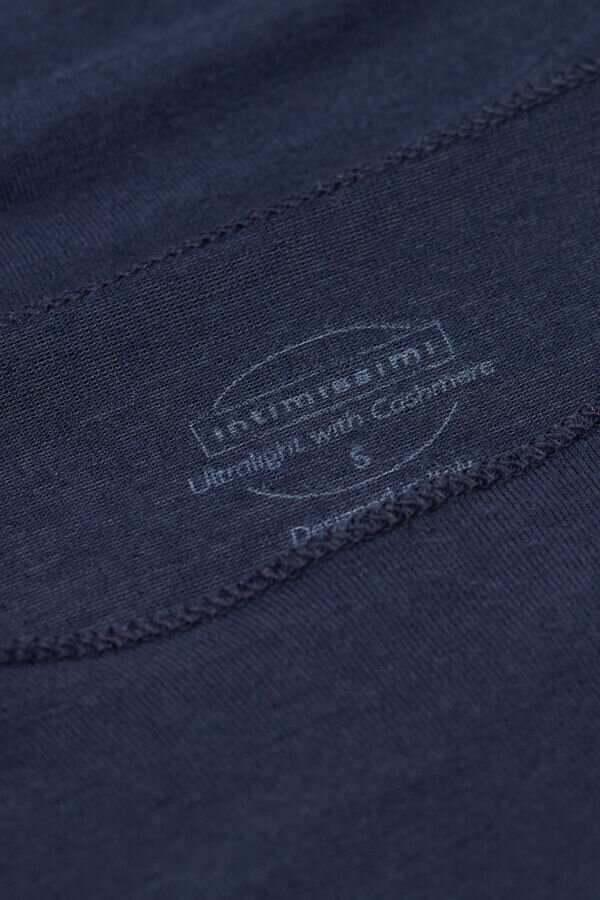 Top ultraleggero in modal e cashmere con scollo a barchetta Top ultraleggero in modal e cashmere con scollo a barchetta