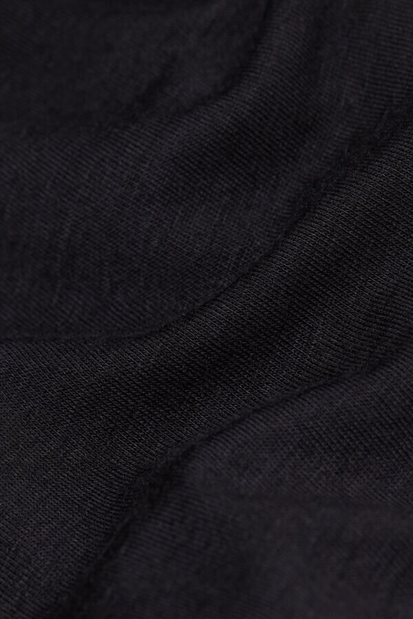 Top ultraleggero in modal e cashmere con scollo a barchetta Top ultraleggero in modal e cashmere con scollo a barchetta